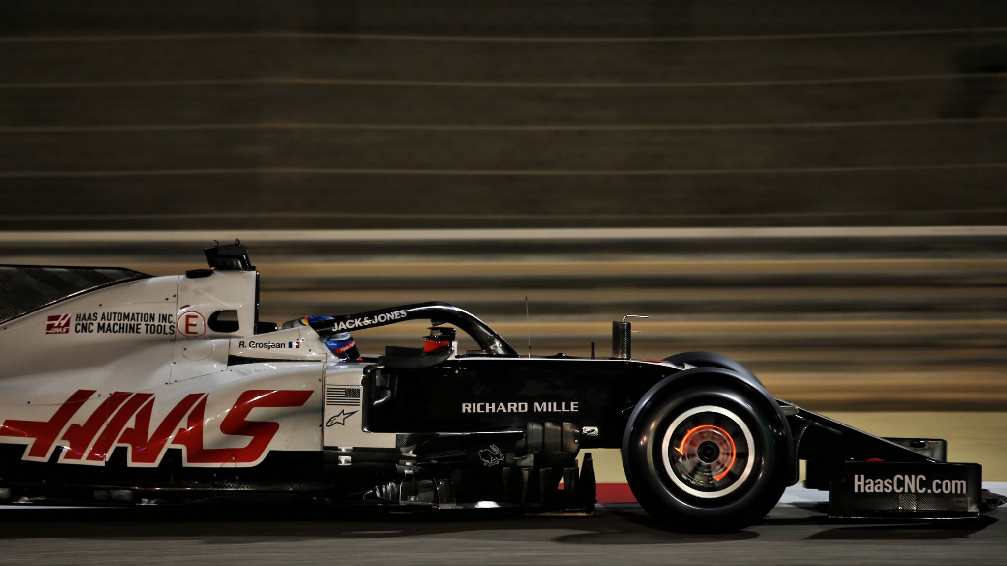 Romain Grosjean (FRA) Haas F1 Team VF-20.