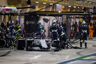 Daniil Kvyat (RUS) AlphaTauri AT01 makes a pit stop.