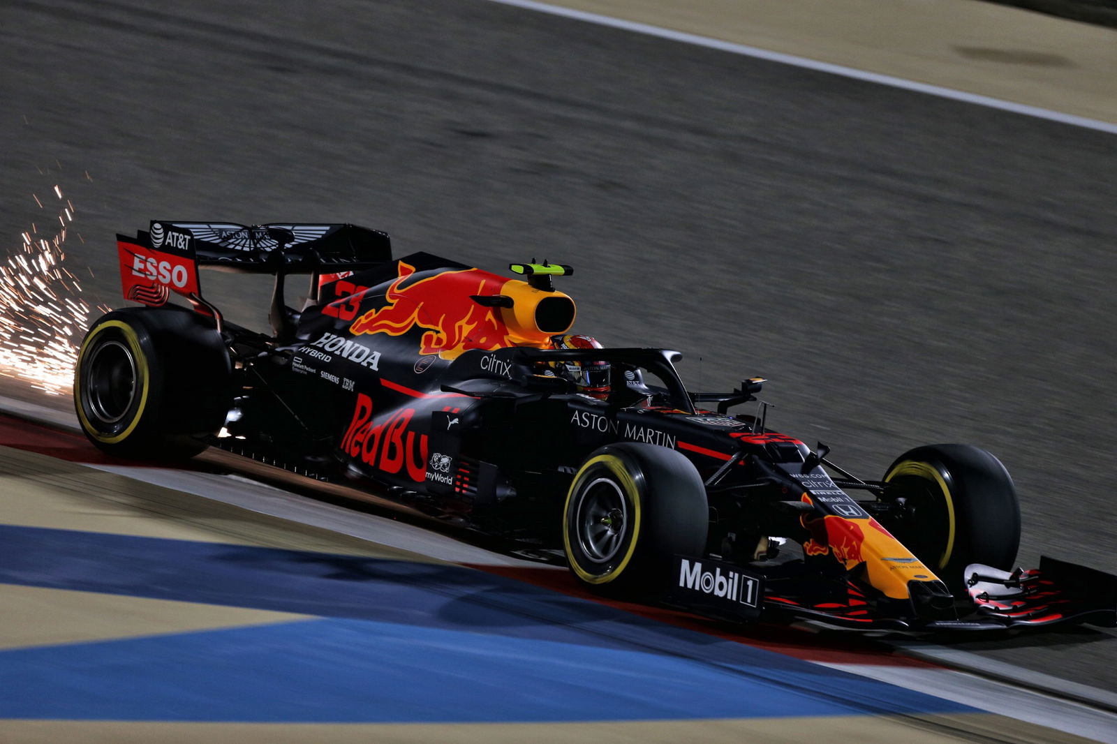 Alexander Albon (THA) Red Bull Racing RB16.
