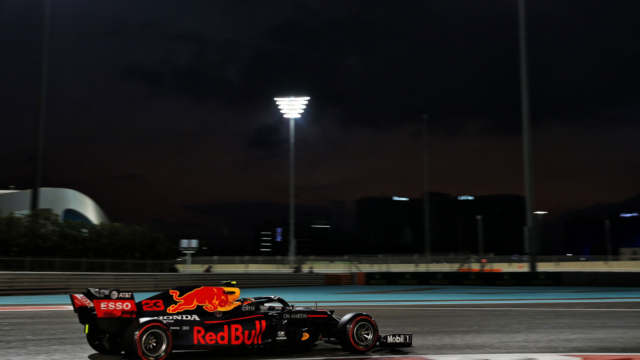 Alexander Albon (THA) Red Bull Racing RB16.
