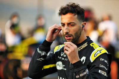 Daniel Ricciardo (AUS) Renault F1 Team on the grid.