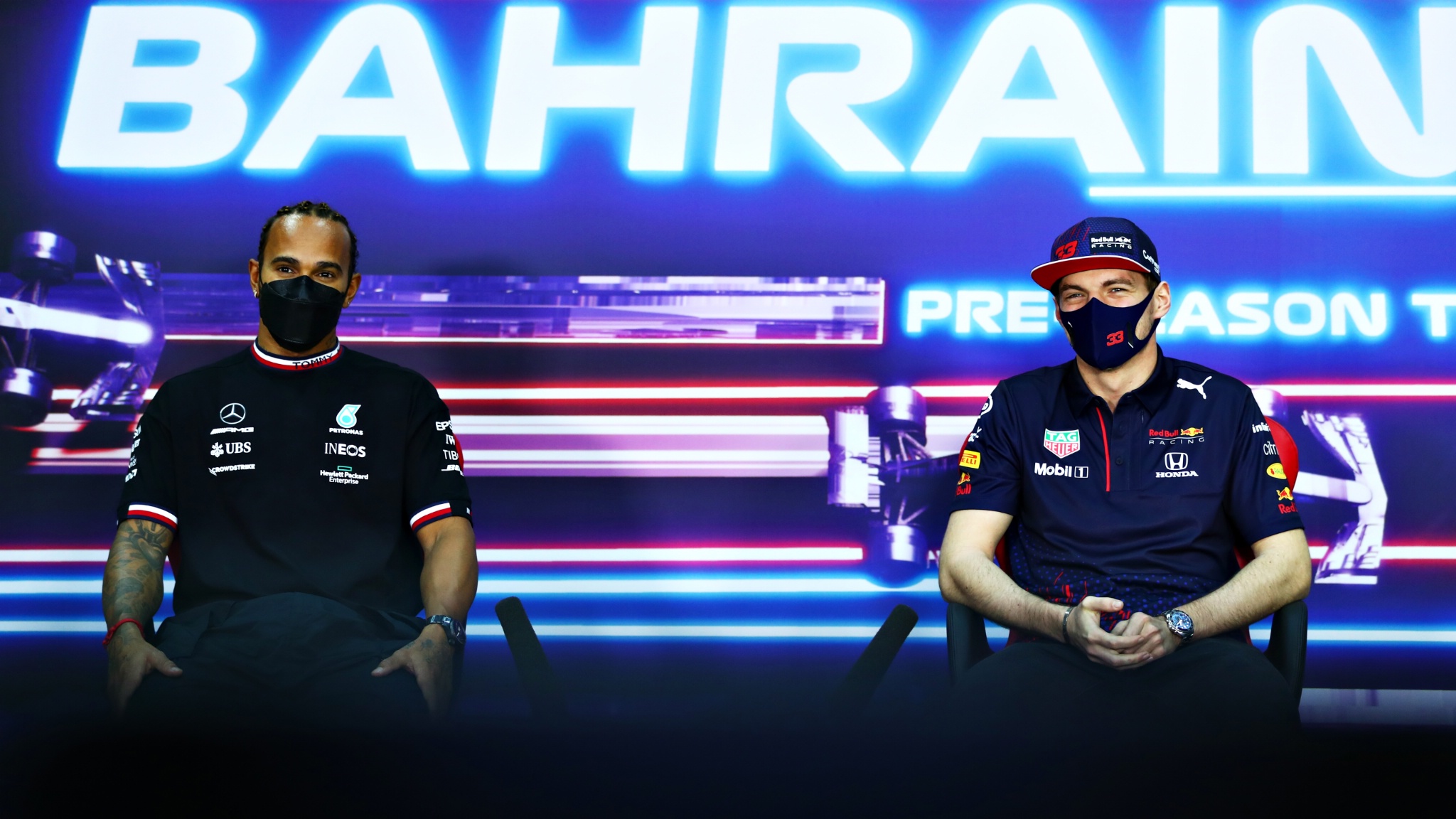 (L to R): Lewis Hamilton (GBR) Mercedes AMG F1 and Max Verstappen (NLD) Red Bull Racing in the FIA Press Conference.