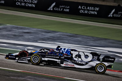 George Russell (GBR) Williams Racing FW43B and Yuki Tsunoda (JPN) AlphaTauri AT02 battle for position.