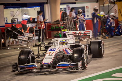 Mick Schumacher (GER) Haas VF-21 makes a pit stop.