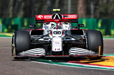 Antonio Giovinazzi (ITA) Alfa Romeo Racing C41.