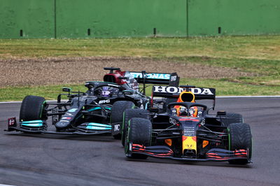 Max Verstappen (NLD) Red Bull Racing RB16B leads Lewis Hamilton (GBR) Mercedes AMG F1 W12.