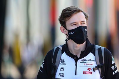 Pengemudi Cadangan Balap Alfa Romeo Callum Ilott (GBR).