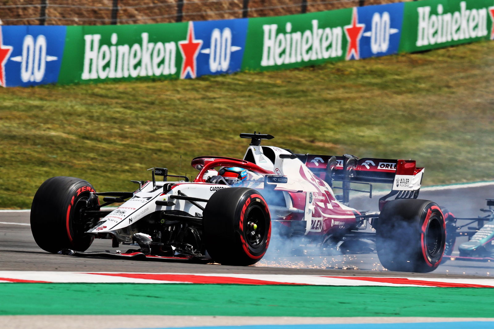 Kimi Raikkonen (FIN) Alfa Romeo Racing C41 with a broken front wing.