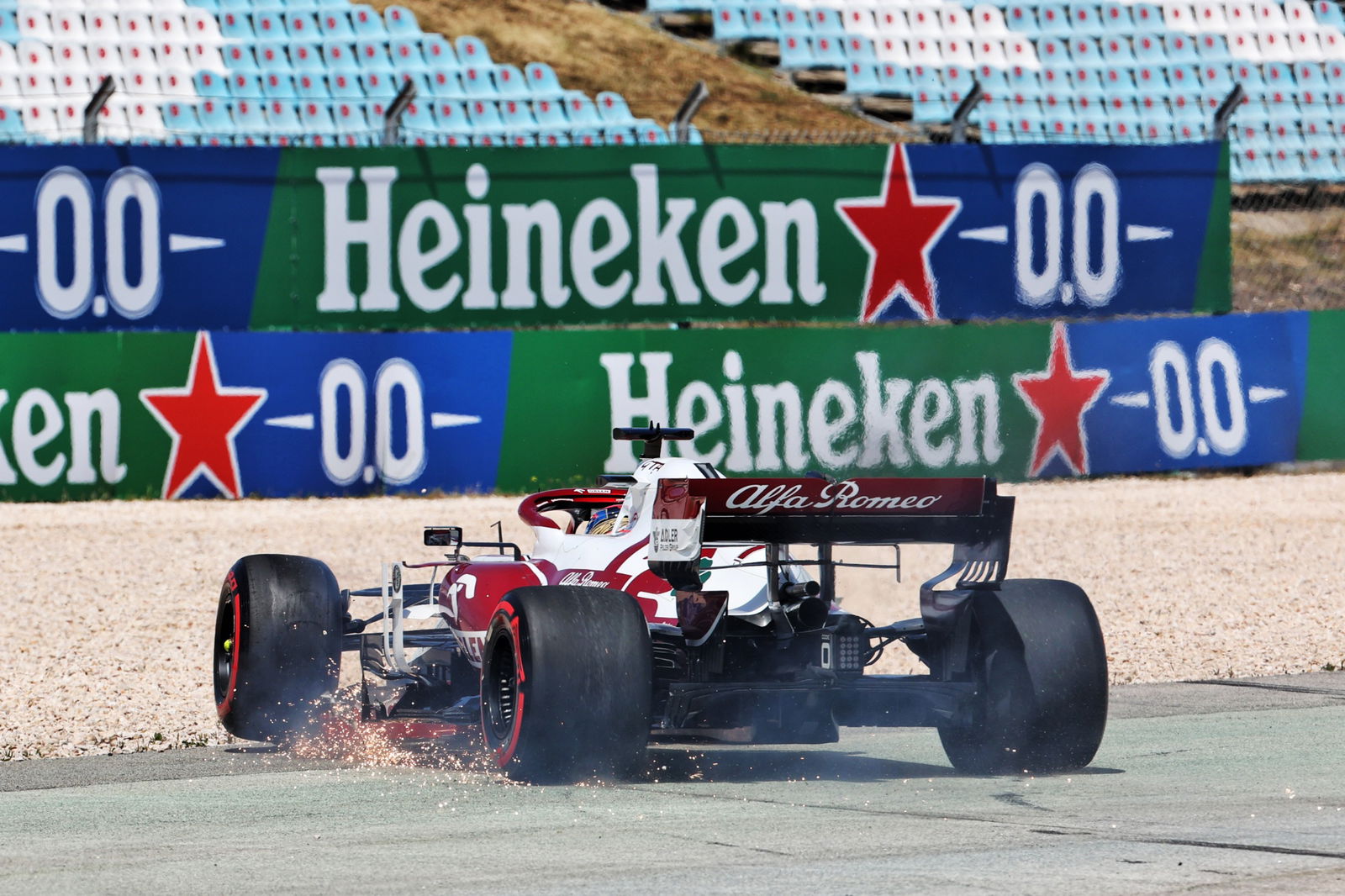 Kimi Raikkonen (FIN) Alfa Romeo Racing C41 with a broken front wing.