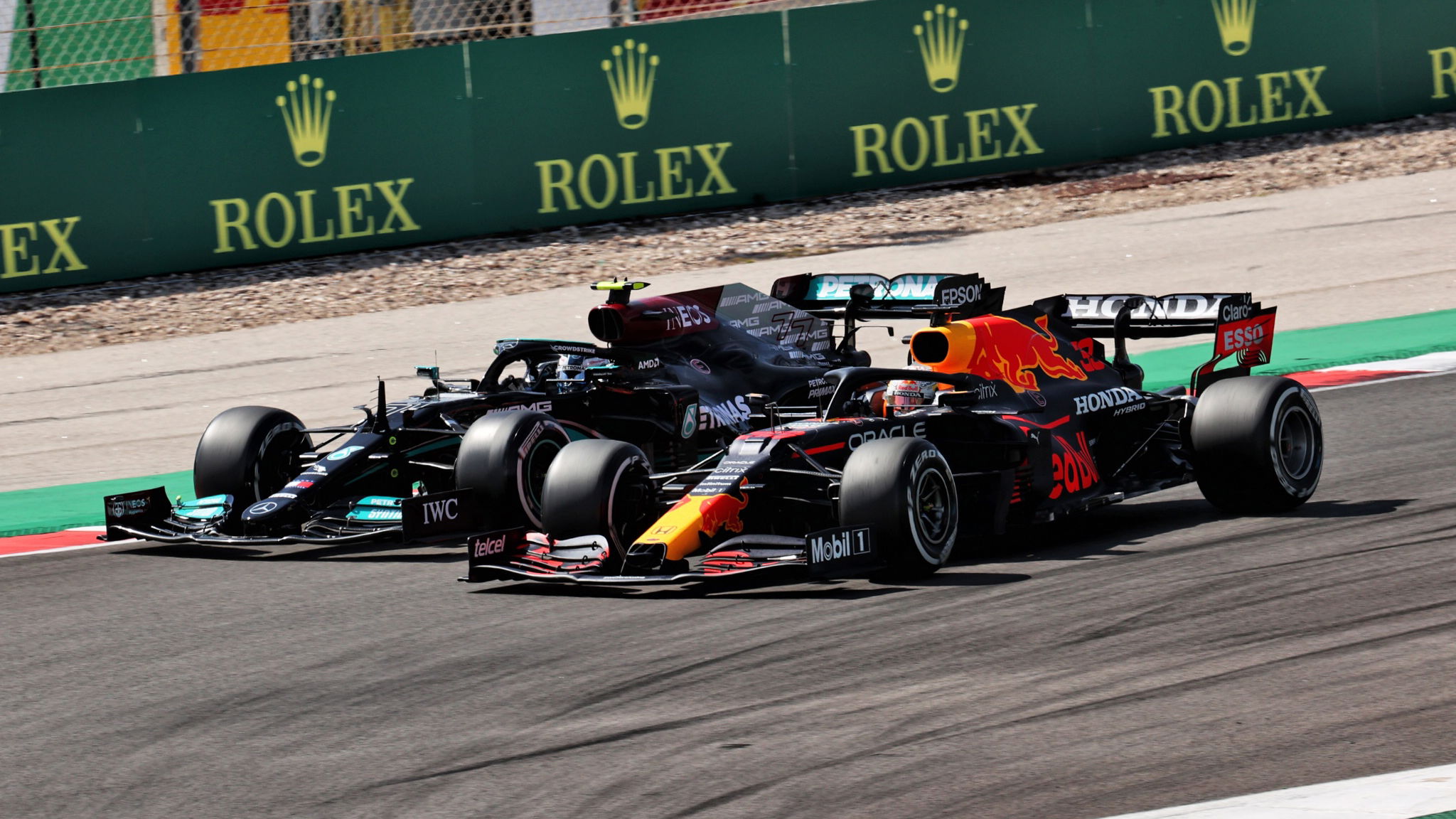 Max Verstappen (NLD) Red Bull Racing RB16B and Valtteri Bottas (FIN) Mercedes AMG F1 W12 battle for position.
