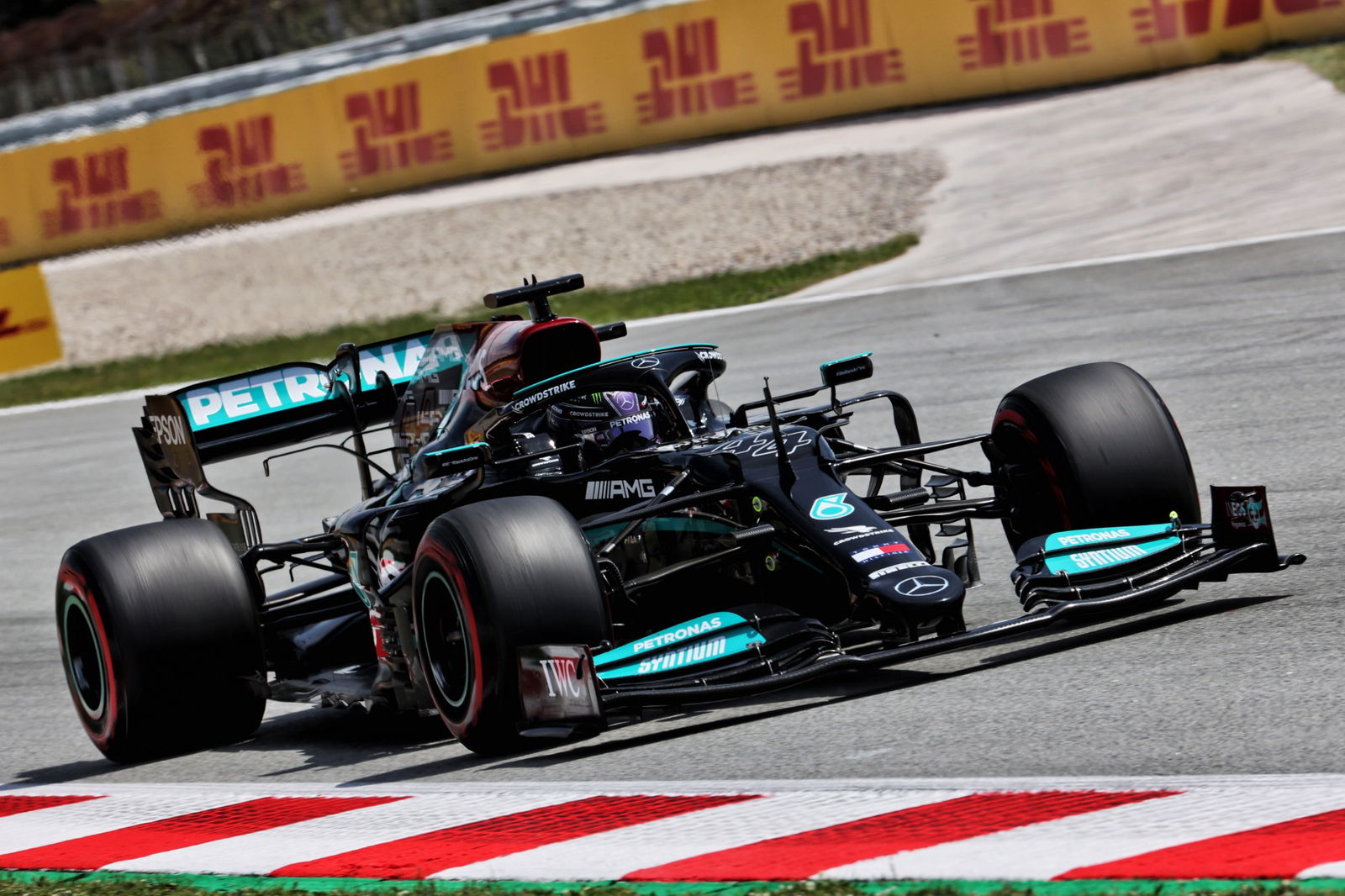 Lewis Hamilton (GBR) Mercedes AMG F1 W12.