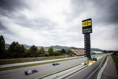 George Russell (GBR) Williams Racing FW43B leads Yuki Tsunoda (JPN) AlphaTauri AT02.