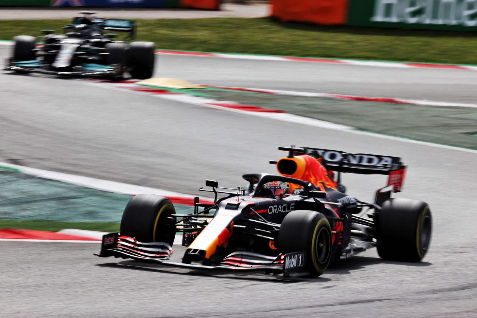 Max Verstappen (NLD) Red Bull Racing RB16B.