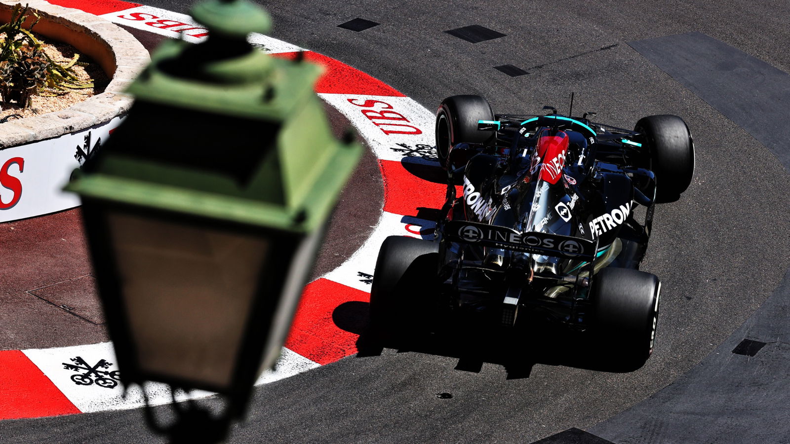 Lewis Hamilton (GBR) Mercedes AMG F1 W12.