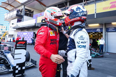 (L to R): Charles Leclerc (MON) Ferrari mengucapkan selamat kepada Pierre Gasly (FRA) AlphaTauri atas tempat ketiganya di parc ferme.