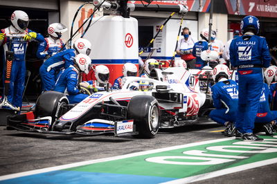 Mick Schumacher (GER) Haas VF-21 makes a pit stop.