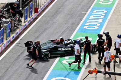 Valtteri Bottas (FIN) Mercedes AMG F1 W12 spun in the second practice session exiting his pit box.