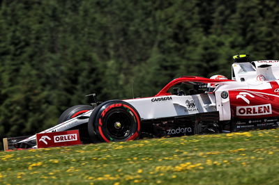 Antonio Giovinazzi (ITA) Alfa Romeo Racing C41.