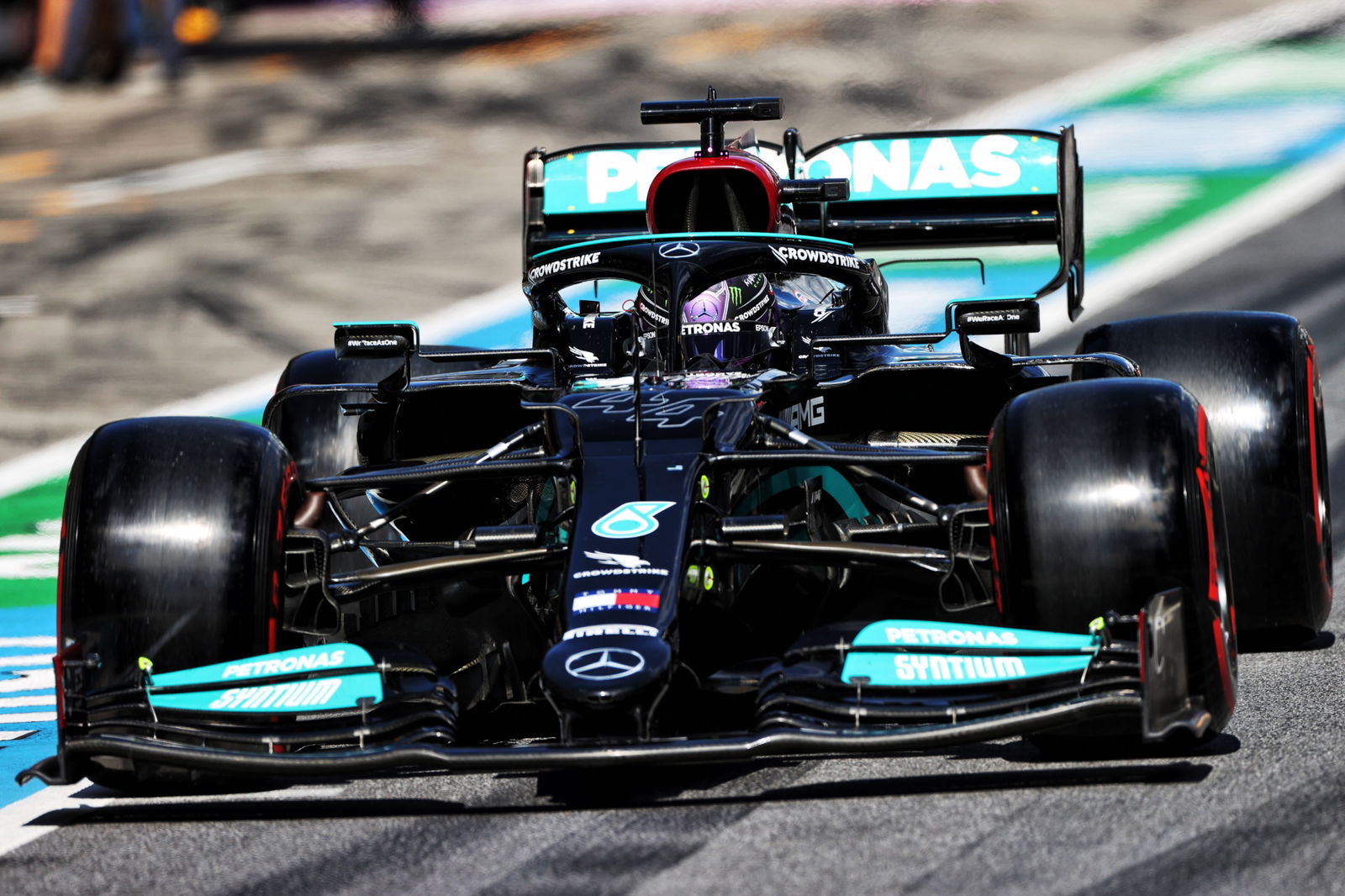 Lewis Hamilton (GBR) Mercedes AMG F1 W12.