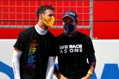 Daniel Ricciardo (AUS) McLaren MCL35M and Sergio Perez (MEX) Red Bull Racing.