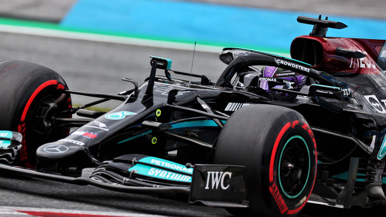 Lewis Hamilton (GBR) Mercedes AMG F1 W12.