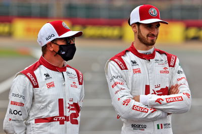 (L to R): Kimi Raikkonen (FIN) Alfa Romeo Racing and team mate Antonio Giovinazzi (ITA) Alfa Romeo Racing - 2022 Car Launch.