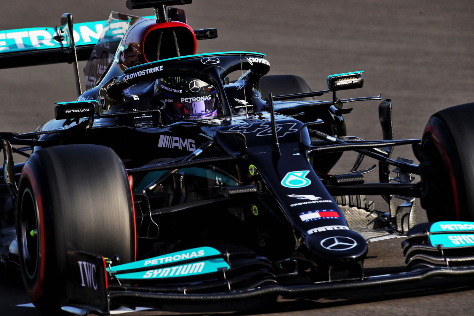 Lewis Hamilton (GBR) Mercedes AMG F1 W12.