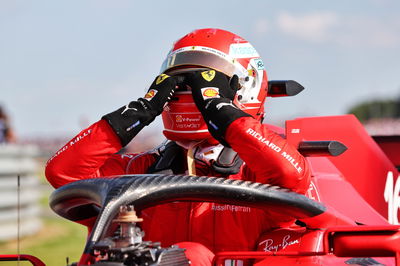 Penilaian kedua Charles Leclerc (MON) Ferrari SF-21 di parc ferme.