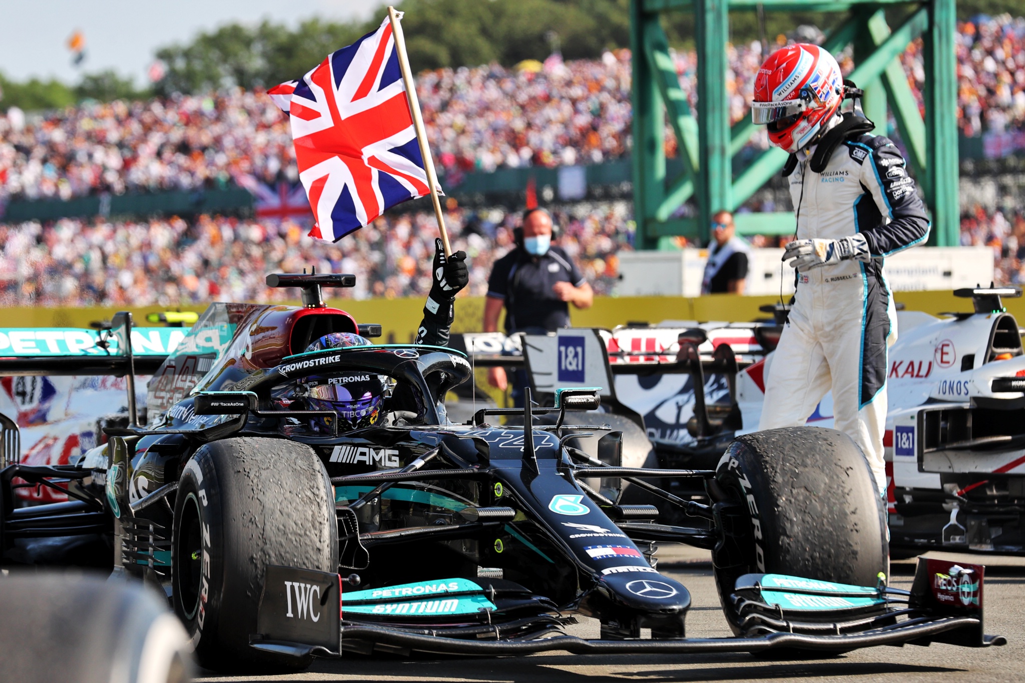 Race winner Lewis Hamilton (GBR) Mercedes AMG F1 W12 in parc ferme with George Russell (GBR) Williams Racing.