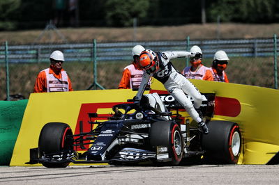 Yuki Tsunoda (JPN) AlphaTauri AT02 crashed in the first practice session.