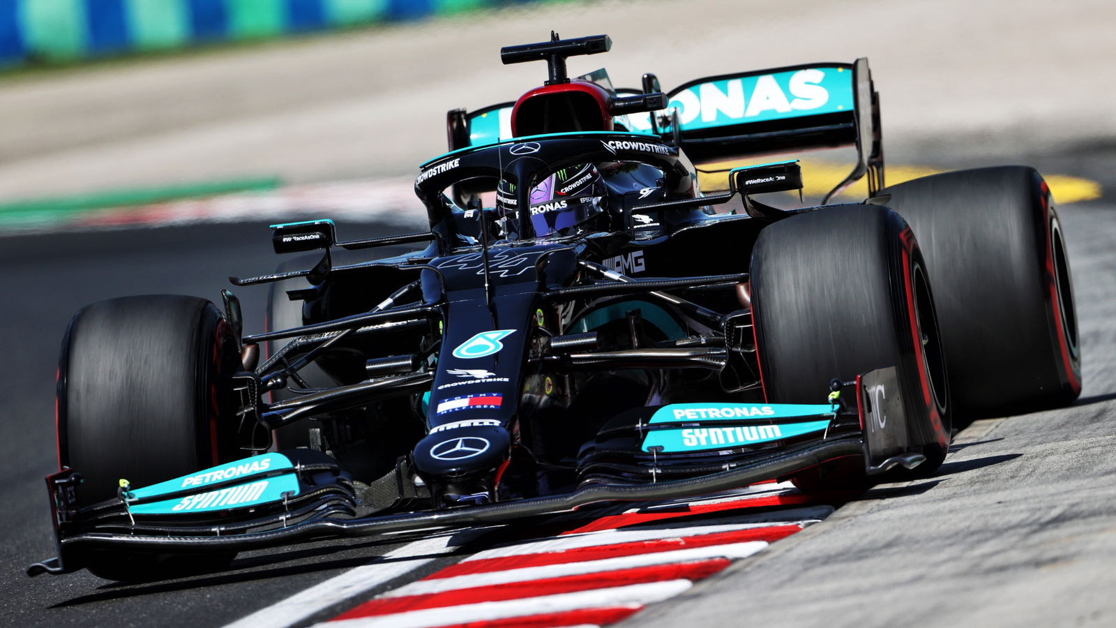 Lewis Hamilton (GBR) Mercedes AMG F1 W12.