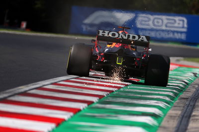 Max Verstappen (NLD) Red Bull Racing RB16B.