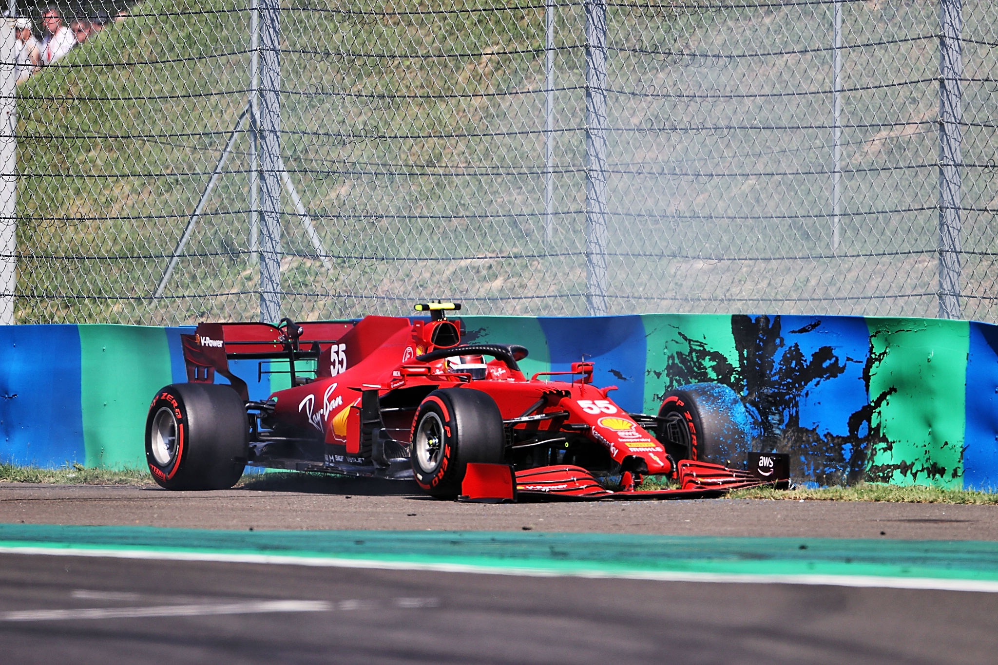 Carlos Sainz Jr (ESP) Ferrari SF-21 crashed out of qualifying.