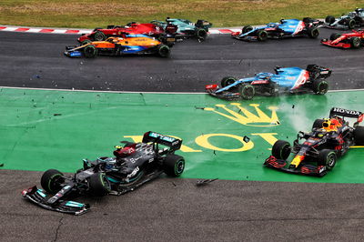 Valtteri Bottas (FIN) Mercedes AMG F1 W12 and Sergio Perez (MEX) Red Bull Racing RB16B crash out at the start of the race as Lance Stroll (CDN) Aston Martin F1 Team AMR21 crashes into Charles Leclerc (MON) Ferrari SF-21.