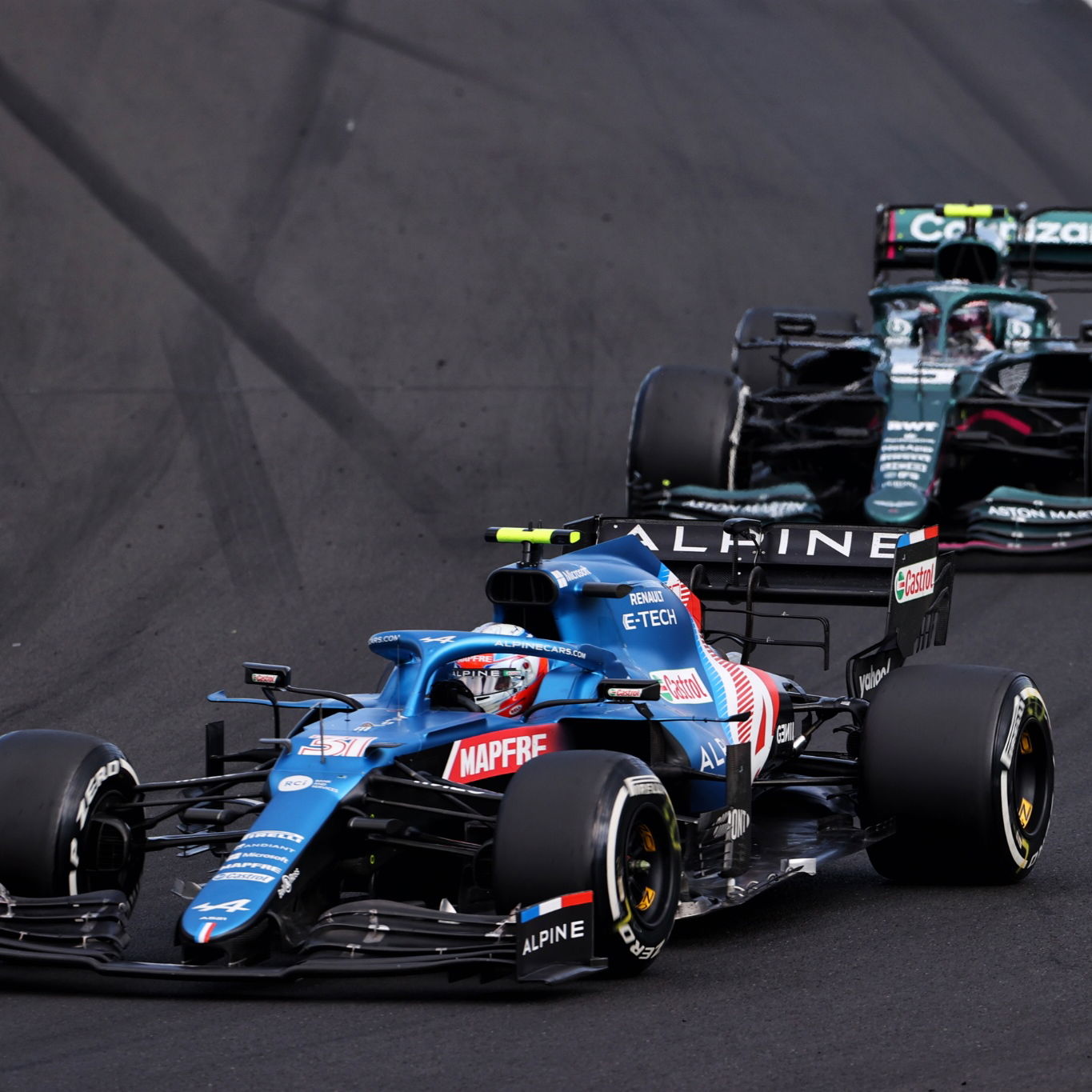 Esteban Ocon (FRA) Alpine F1 Team A521 leads Sebastian Vettel (GER) Aston Martin F1 Team AMR21.