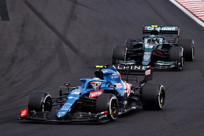 Esteban Ocon (FRA) Alpine F1 Team A521 leads Sebastian Vettel (GER) Aston Martin F1 Team AMR21.