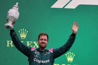 Juara 2 Sebastian Vettel (GER) Aston Martin F1 Team AMR21.