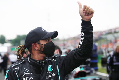 Lewis Hamilton (GBR) Mercedes AMG F1 in parc ferme.