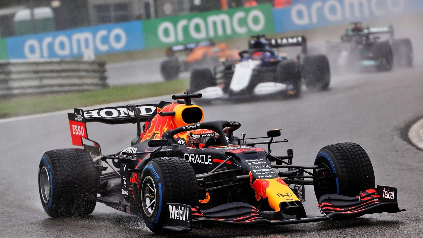 Max Verstappen (NLD) Red Bull Racing RB16B.