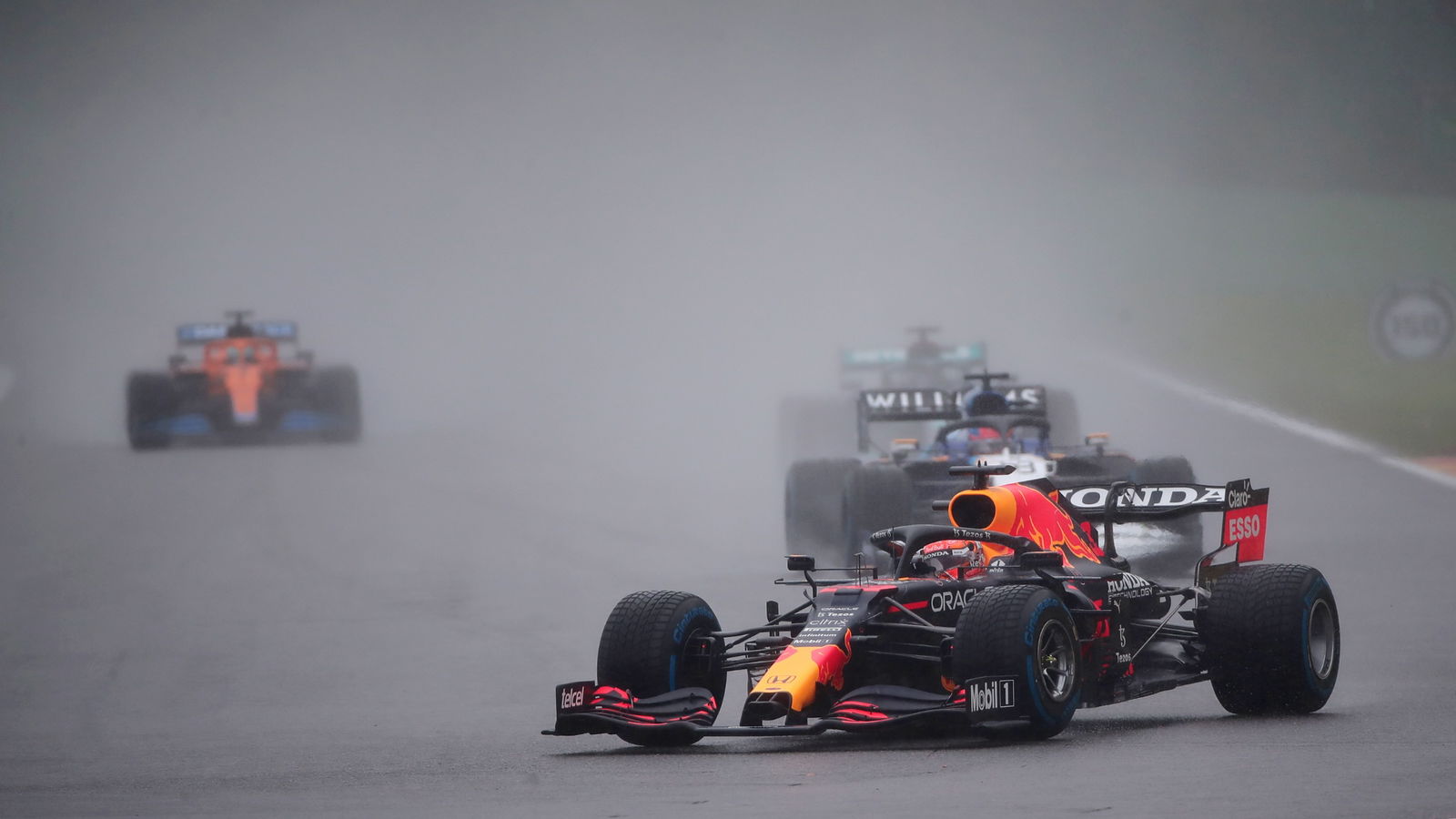 Max Verstappen (NLD) Red Bull Racing RB16B.