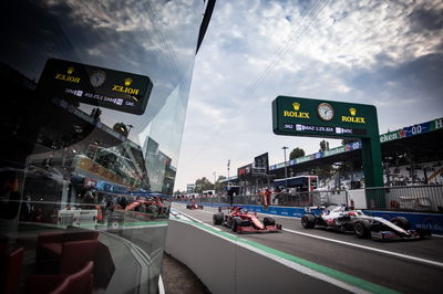 Charles Leclerc (MON) Ferrari SF-21 dan Nikita Mazepin (RUS) Haas F1 Team VF-21 keluar dari pit.