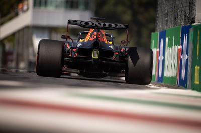 Max Verstappen (NLD) Red Bull Racing RB16B.