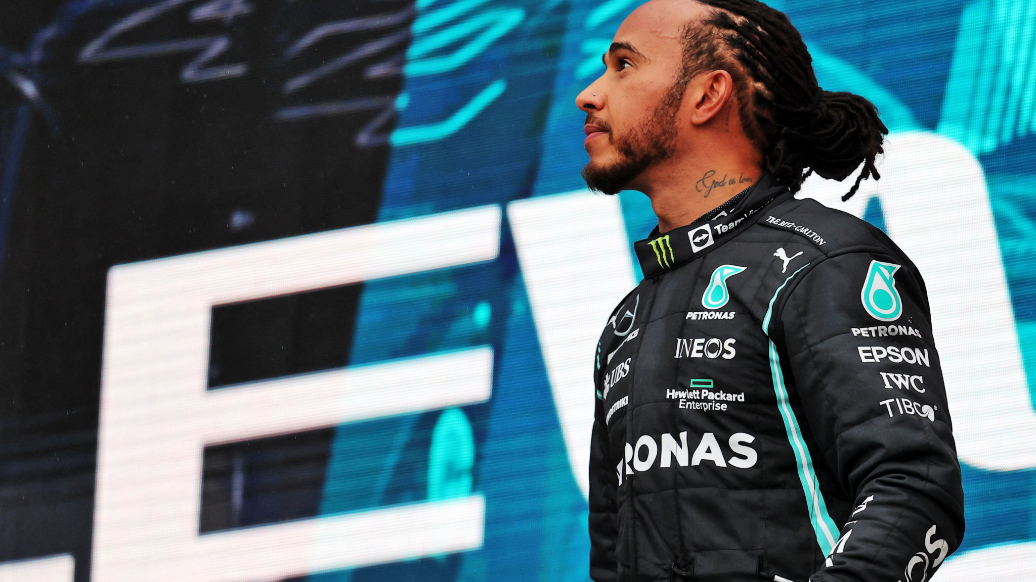 Race winner Lewis Hamilton (GBR) Mercedes AMG F1 on the podium.