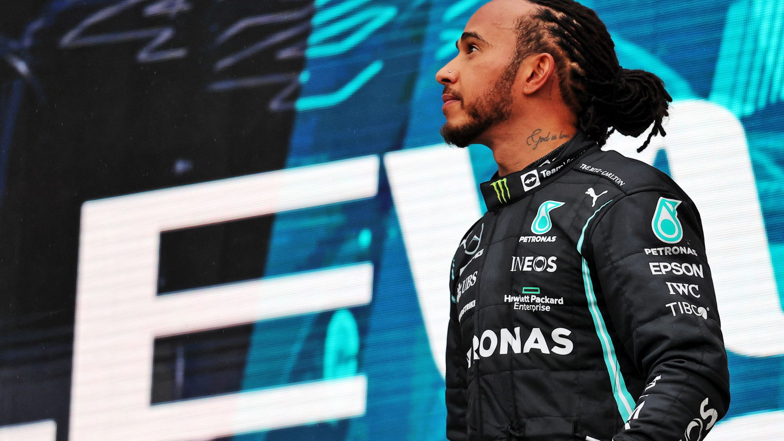 Race winner Lewis Hamilton (GBR) Mercedes AMG F1 on the podium.