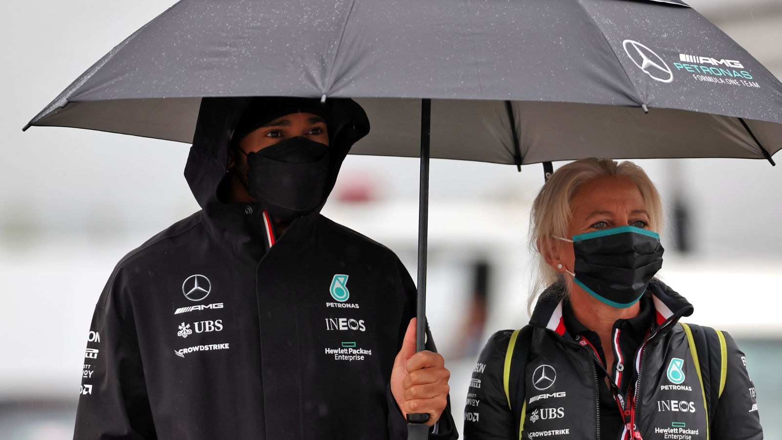 Lewis Hamilton (GBR) Mercedes AMG F1 with Angela Cullen (NZL) Mercedes AMG F1 Physiotherapist.