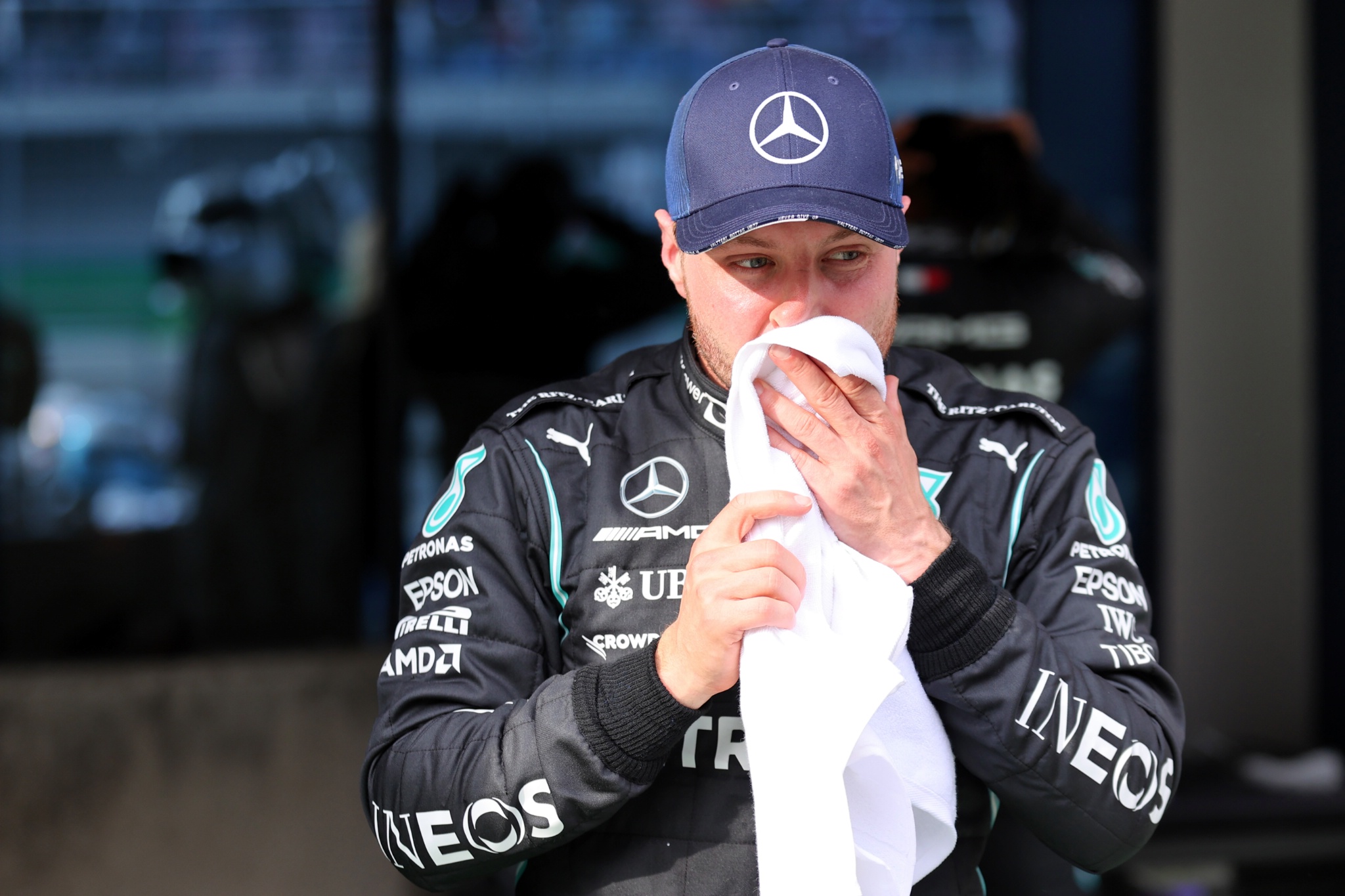 Pole sitter Valtteri Bottas (FIN) Mercedes AMG F1 in qualifying parc ferme.