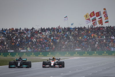 Lewis Hamilton (GBR) Mercedes AMG F1 W12 and Sergio Perez (MEX) Red Bull Racing RB16B battle for position.