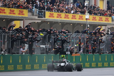 1st place Valtteri Bottas (FIN) Mercedes AMG F1 passes the team.