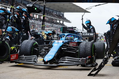 Fernando Alonso (ESP) Alpine F1 Team A521 makes a pit stop.