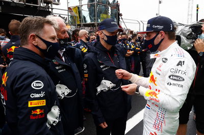 Max Verstappen (NLD) Red Bull Racing with Christian Horner (GBR) Red Bull Racing Team Principal; Dr Helmut Marko (AUT) Red Bull Motorsport Consultant; and Adrian Newey (GBR) Red Bull Racing Chief Technical Officer in parc ferme.